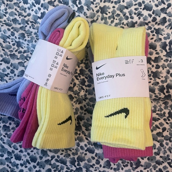 1 Nike Everyday Plus Cushioned Training Crew Socks - Picture 3 of 3